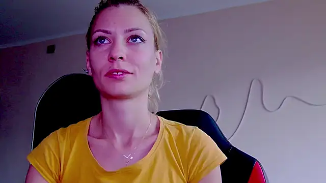 Snapshot of karo123421 chatting on 10.15.25 karo123421 online show from 10.15.25