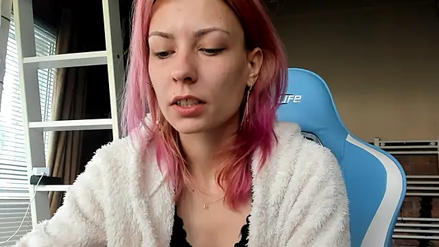 Snapshot of karo123421 chatting on 10.23.25 karo123421 online show from 10.23.25