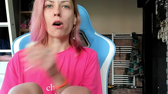 Snapshot of karo123421 chatting on 10.24.25 karo123421 online show from 10.24.25