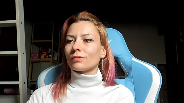 Snapshot of karo123421 chatting on 10.25.25 karo123421 online show from 10.25.25