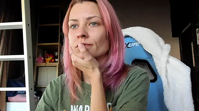 Snapshot of karo123421 chatting on 10.27.25 karo123421 online show from 10.27.25