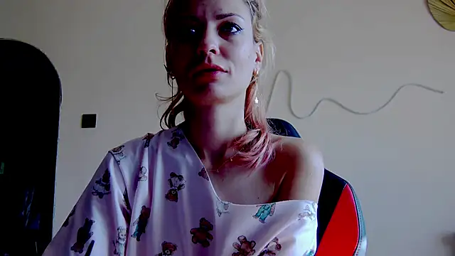 Snapshot of karo123421 chatting on 11.02.25 karo123421 online show from 11.02.25