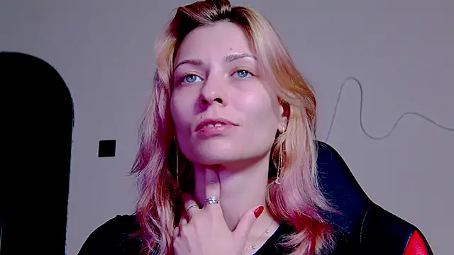 Snapshot of karo123421 chatting on 11.03.25 karo123421 online show from 11.03.25