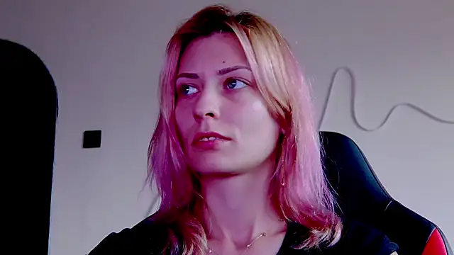 Snapshot of karo123421 chatting on 11.04.25 karo123421 online show from 11.04.25