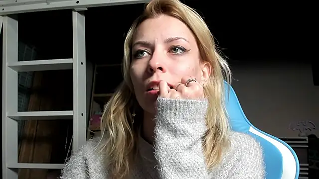 Snapshot of karo123421 chatting on 11.10.25 karo123421 online show from 11.10.25