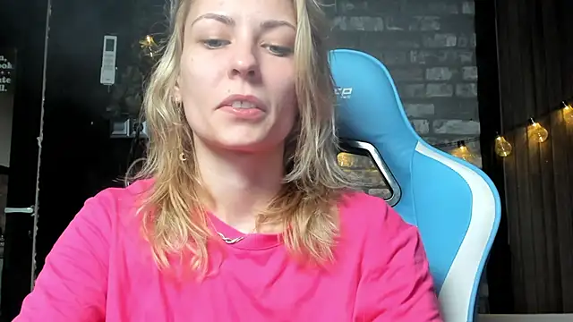 Snapshot of karo123421 chatting on 11.12.25 karo123421 online show from 11.12.25