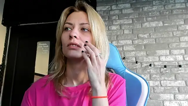 Snapshot of karo123421 chatting on 11.13.25 karo123421 online show from 11.13.25