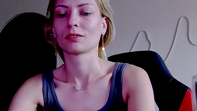 Snapshot of karo123421 chatting on 11.14.25 karo123421 online show from 11.14.25