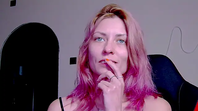 Snapshot of karo123421 chatting on 11.20.25 karo123421 online show from 11.20.25