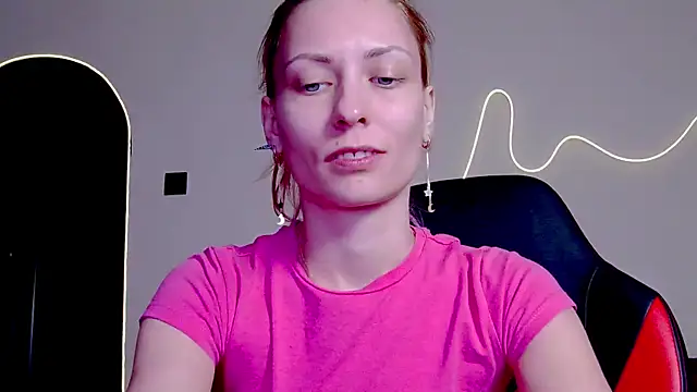 Snapshot of karo123421 chatting on 11.21.25 karo123421 online show from 11.21.25