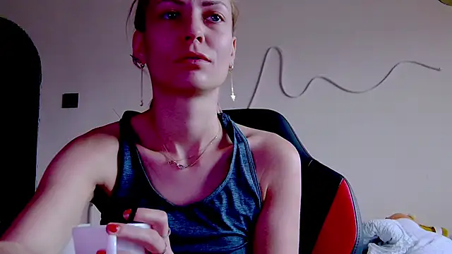 Snapshot of karo123421 chatting on 11.23.25 karo123421 online show from 11.23.25