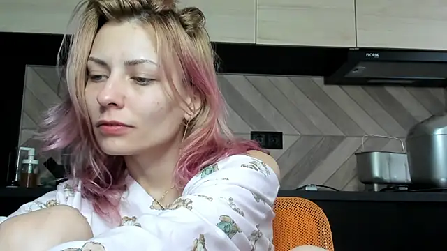 Snapshot of karo123421 chatting on 11.27.25 karo123421 online show from 11.27.25