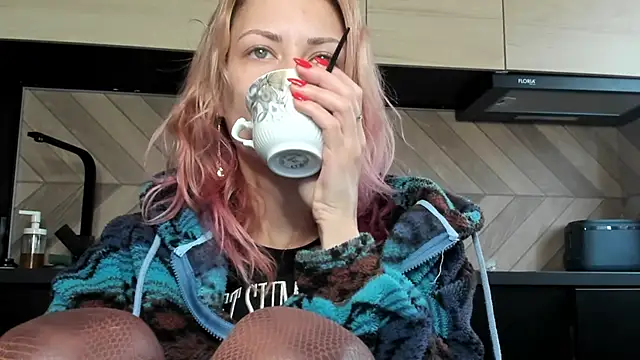 Snapshot of karo123421 chatting on 12.02.25 karo123421 online show from 12.02.25