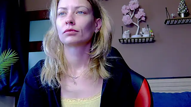 Snapshot of karo123421 chatting on 12.15.25 karo123421 online show from 12.15.25