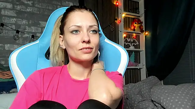 Snapshot of karo123421 chatting on 12.15.25 karo123421 online show from 12.15.25