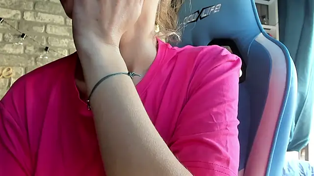 Snapshot of karo123421 chatting on 12.16.25 karo123421 online show from 12.16.25