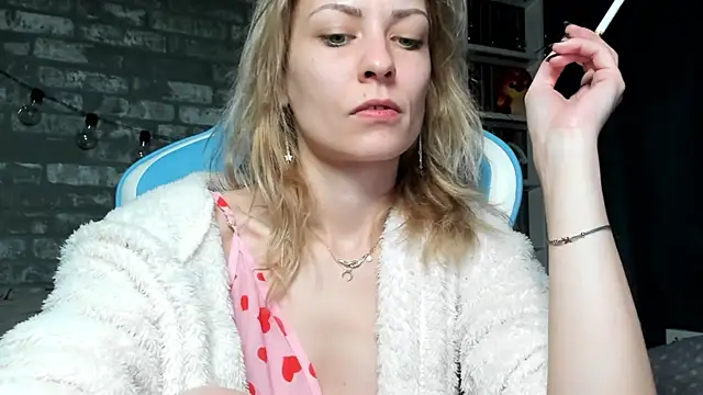 Snapshot of karo123421 chatting on 12.16.25 karo123421 online show from 12.16.25