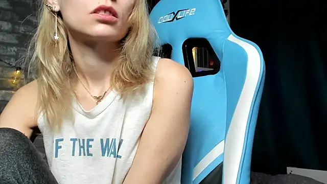 Snapshot of karo123421 chatting on 12.17.25 karo123421 online show from 12.17.25