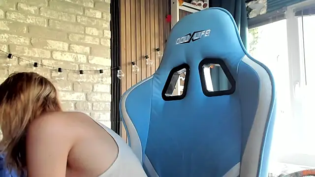 Snapshot of karo123421 chatting on 12.18.25 karo123421 online show from 12.18.25