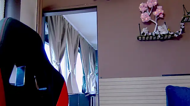 Snapshot of karo123421 chatting on 12.23.25 karo123421 online show from 12.23.25