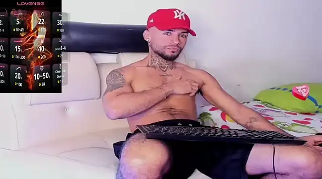 Snapshot of yomo95 chatting on 01.24.25 yomo95 online show from 01.24.25