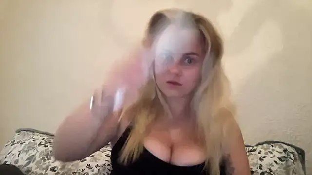 Snapshot of bigboobybaby@xh chatting on 02.14.25 bigboobybabyxh online show from 02.14.25