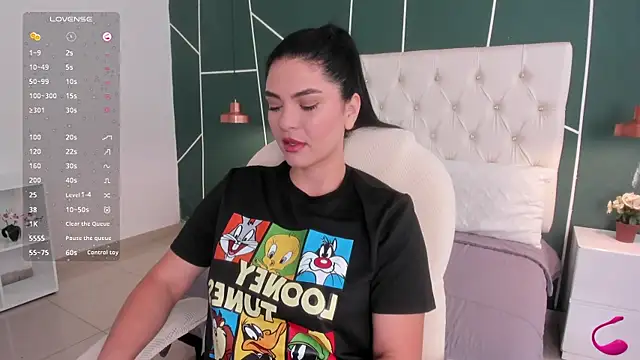 Veronicalanx1 online show from 10.31.25