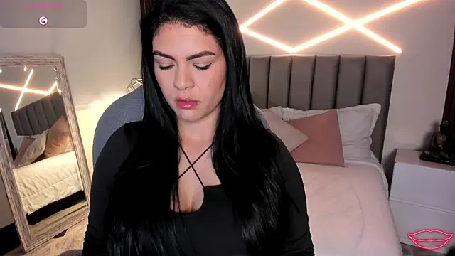 Snapshot of Veronicalanx1 chatting on 06.17.26 Veronicalanx1 online show from 06.17.26