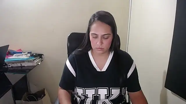 Snapshot of kendall_52 chatting on 12.02.24 kendall 52 online show from 12.02.24