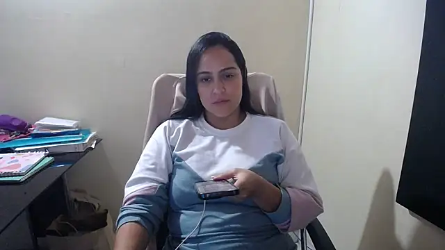 Snapshot of kendall_52 chatting on 12.07.24 kendall 52 online show from 12.07.24