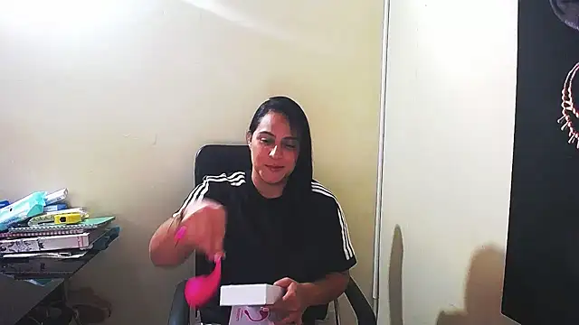 Snapshot of kendall_52 chatting on 01.24.25 kendall 52 online show from 01.24.25