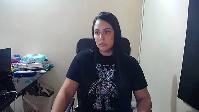 Snapshot of kendall_52 chatting on 02.18.25 kendall 52 online show from 02.18.25