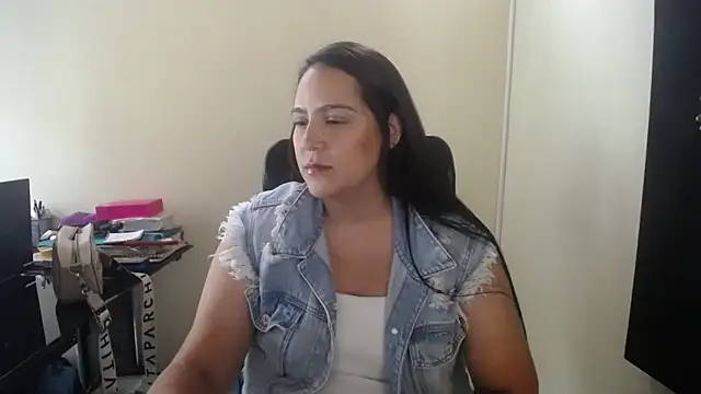 Snapshot of kendall_52 chatting on 09.12.25 kendall 52 online show from 09.12.25