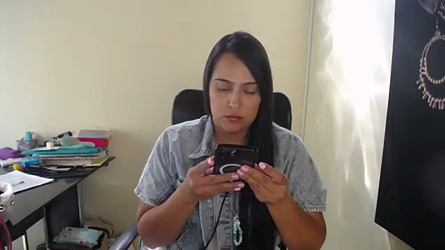 Snapshot of kendall_52 chatting on 09.27.25 kendall 52 online show from 09.27.25