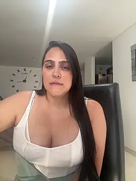 Snapshot of kendall_52 chatting on 10.15.25 kendall 52 online show from 10.15.25