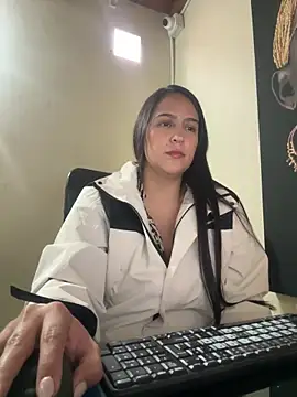 Snapshot of kendall_52 chatting on 12.18.25 kendall 52 online show from 12.18.25