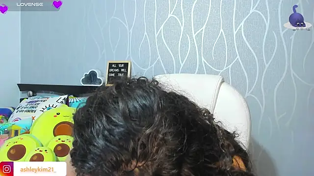 Snapshot of AshleyKim_ chatting on 10.25.25 AshleyKim online show from 10.25.25