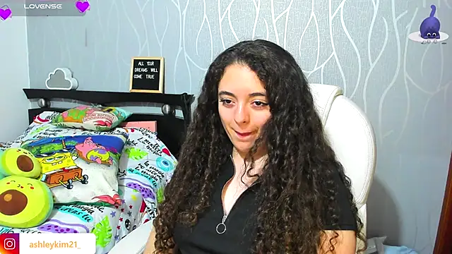 Snapshot of AshleyKim_ chatting on 11.15.25 AshleyKim online show from 11.15.25