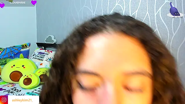 Snapshot of AshleyKim_ chatting on 11.15.25 AshleyKim online show from 11.15.25