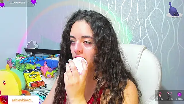 Snapshot of AshleyKim_ chatting on 11.25.25 AshleyKim online show from 11.25.25