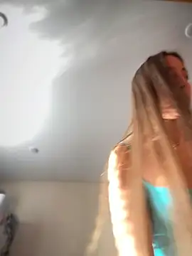 Snapshot of EvaCatt chatting on 12.19.24 EvaCatt online show from 12.19.24