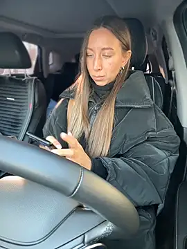 Snapshot of EvaCatt chatting on 12.21.24 EvaCatt online show from 12.21.24