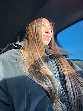 Snapshot of EvaCatt chatting on 12.22.24 EvaCatt online show from 12.22.24