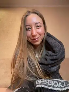 Snapshot of EvaCatt chatting on 12.31.24 EvaCatt online show from 12.31.24