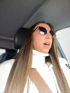 Snapshot of EvaCatt chatting on 03.01.25 EvaCatt online show from 03.01.25