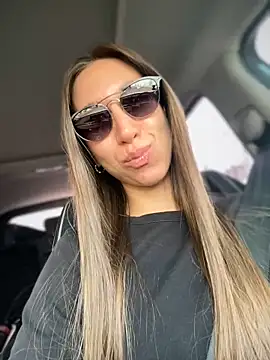 Snapshot of EvaCatt chatting on 03.19.25 EvaCatt online show from 03.19.25