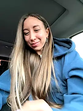 Snapshot of EvaCatt chatting on 10.03.25 EvaCatt online show from 10.03.25