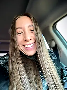 Snapshot of EvaCatt chatting on 11.11.25 EvaCatt online show from 11.11.25