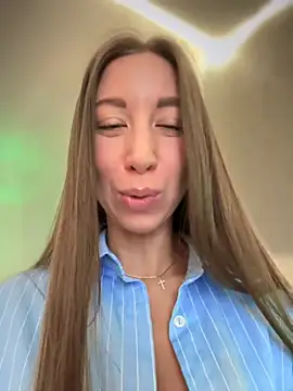 Snapshot of EvaCatt chatting on 11.23.25 EvaCatt online show from 11.23.25