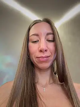 Snapshot of EvaCatt chatting on 11.26.25 EvaCatt online show from 11.26.25